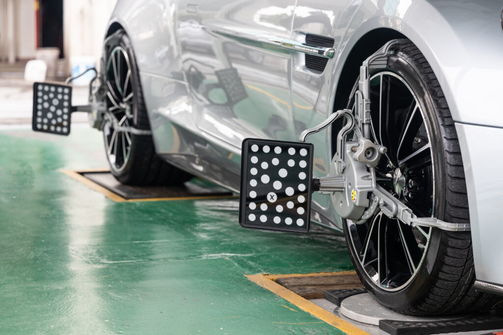 Car wheel clamp with wheel align device for wheel alignment in workshop